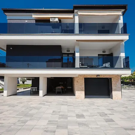 1 Bedroom Lovely In