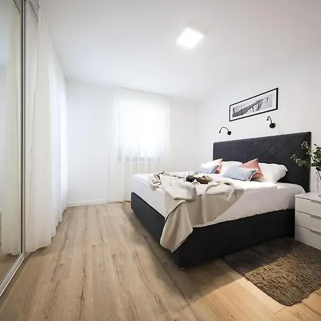 1 Bedroom Lovely In Appartement