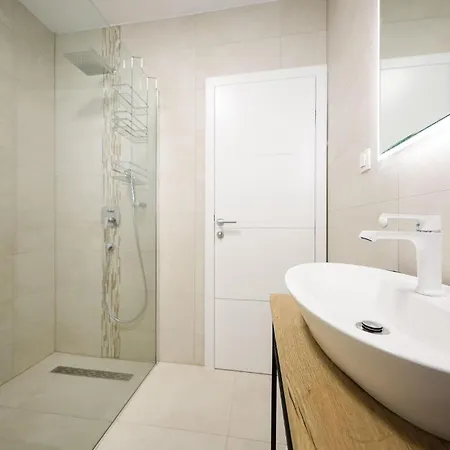 Appartement 1 Bedroom Lovely In