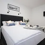 Lejlighed Cozy In With Heated Swimming Pool Zadar