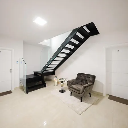 1 Bedroom Lovely In * ザダル