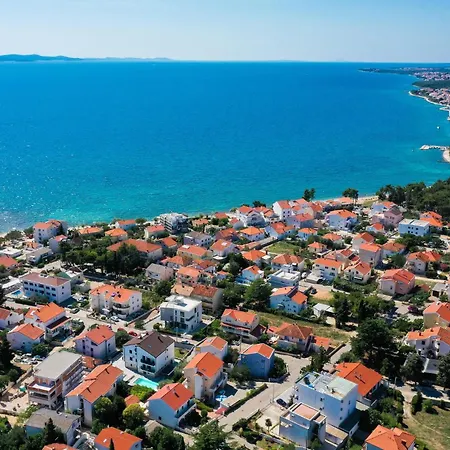 Cozy In With Heated Swimming Pool Zadar