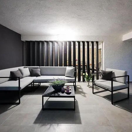 Cozy In With Heated Swimming Pool Zadar