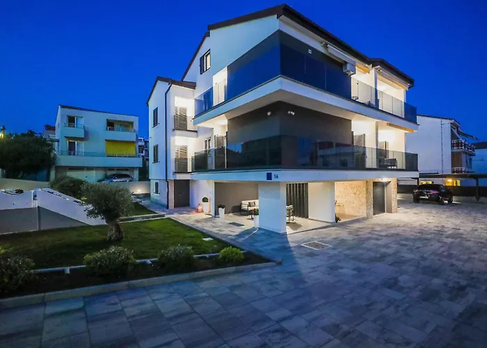 1 Bedroom Lovely In Lägenhet Zadar